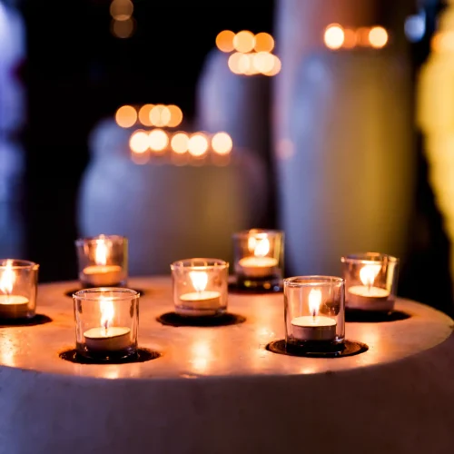 flame-of-many-candles-burning-on-blurred-lights-ba flame-of-many-candles-burning-on-blurred-lights-ba