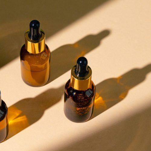 oily-skincare-moistrizing-brown-glass-jar-with-pip-min oily-skincare-moistrizing-brown-glass-jar-with-pip-min